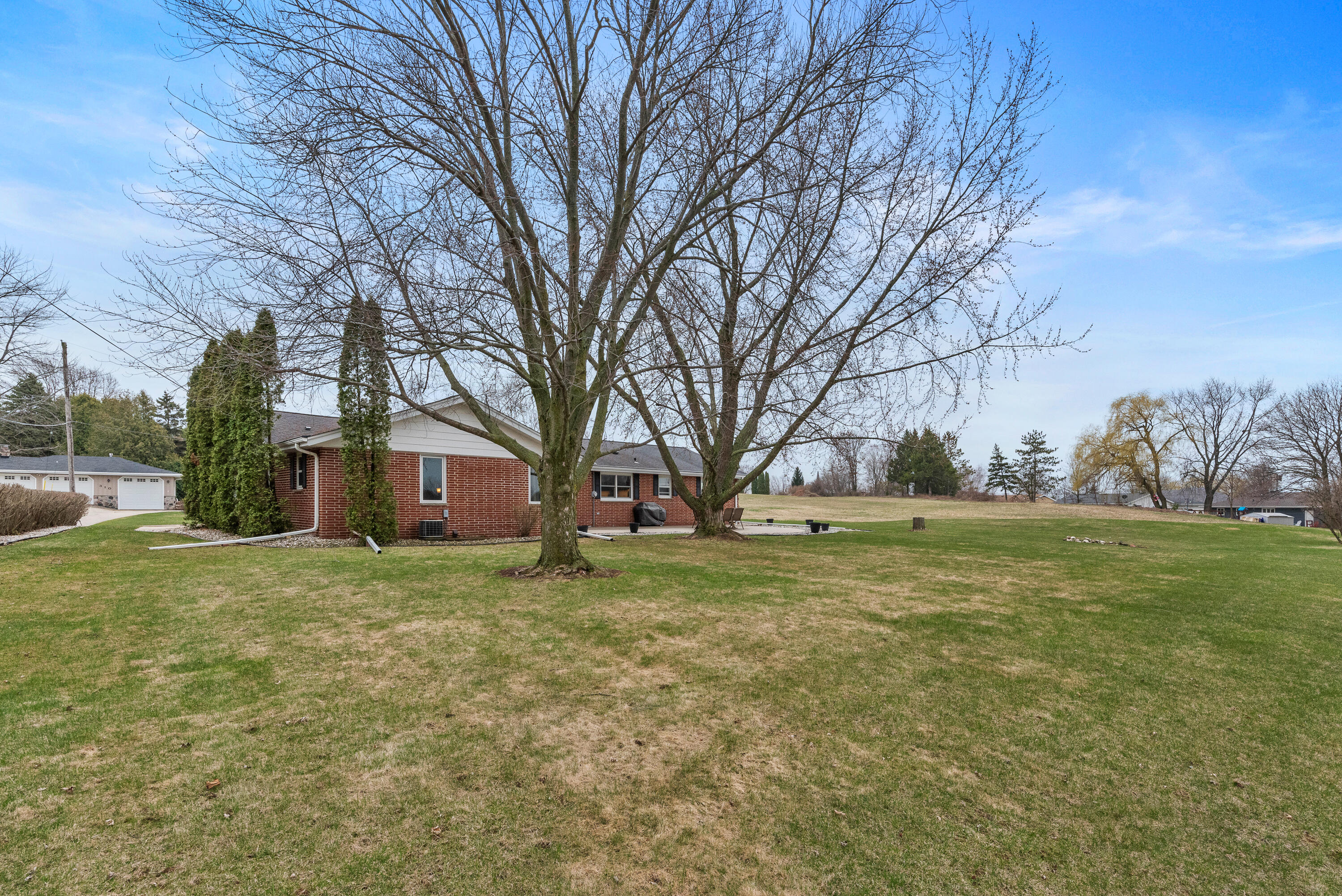 Fredonia, Wisconsin 53021, United States, 4 Bedrooms Bedrooms, ,3 BathroomsBathrooms,Residential,Pending,112652