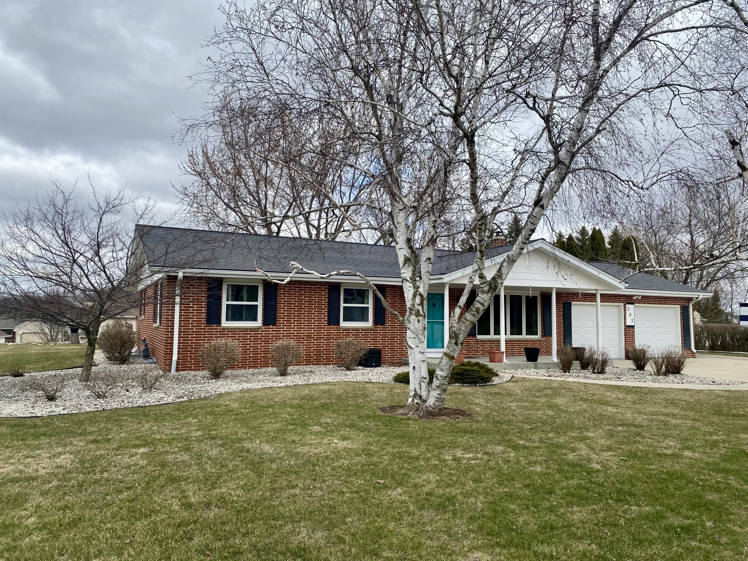 Fredonia, Wisconsin 53021, United States, 4 Bedrooms Bedrooms, ,3 BathroomsBathrooms,Residential,Pending,112652