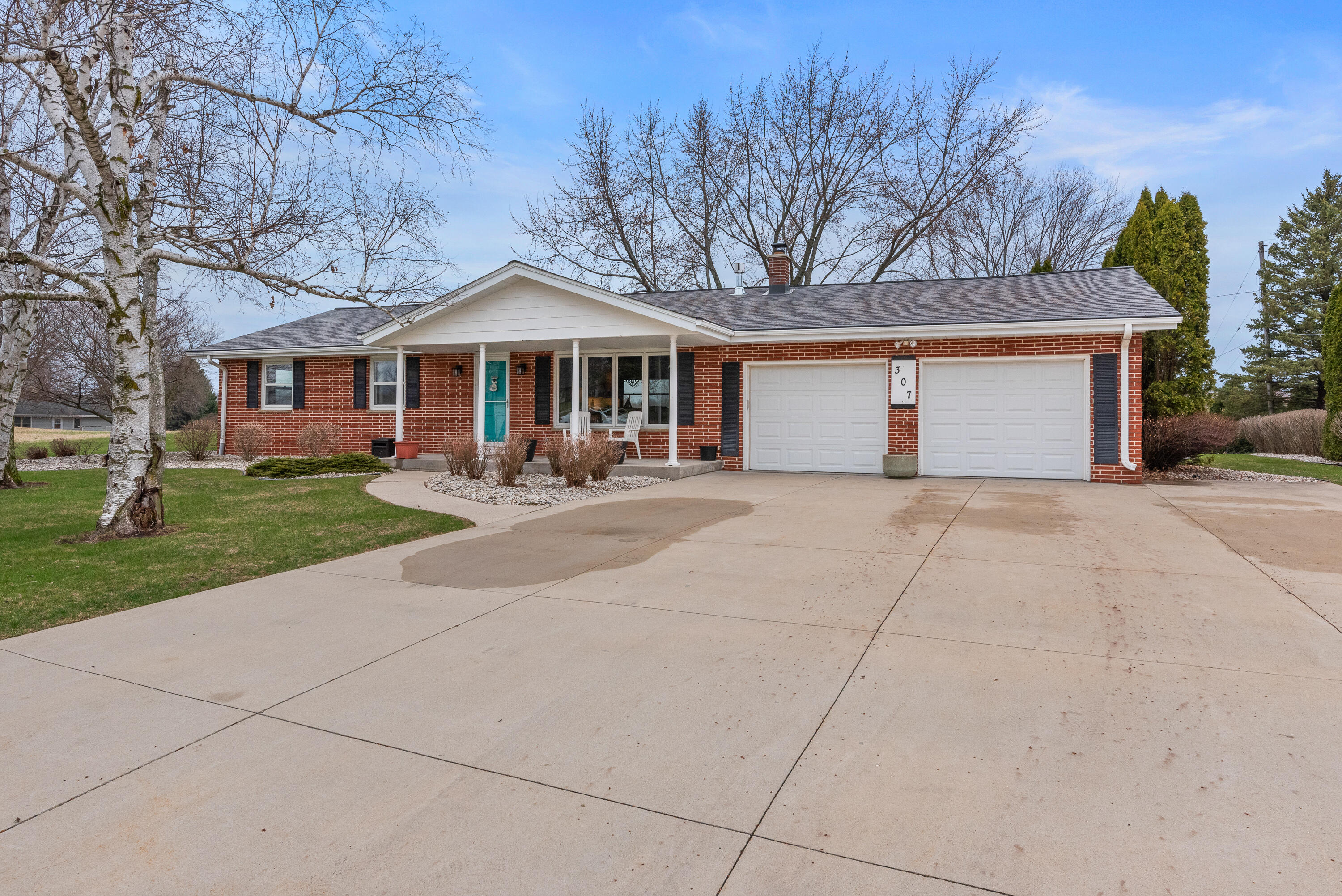 Fredonia, Wisconsin 53021, United States, 4 Bedrooms Bedrooms, ,3 BathroomsBathrooms,Residential,Pending,112652