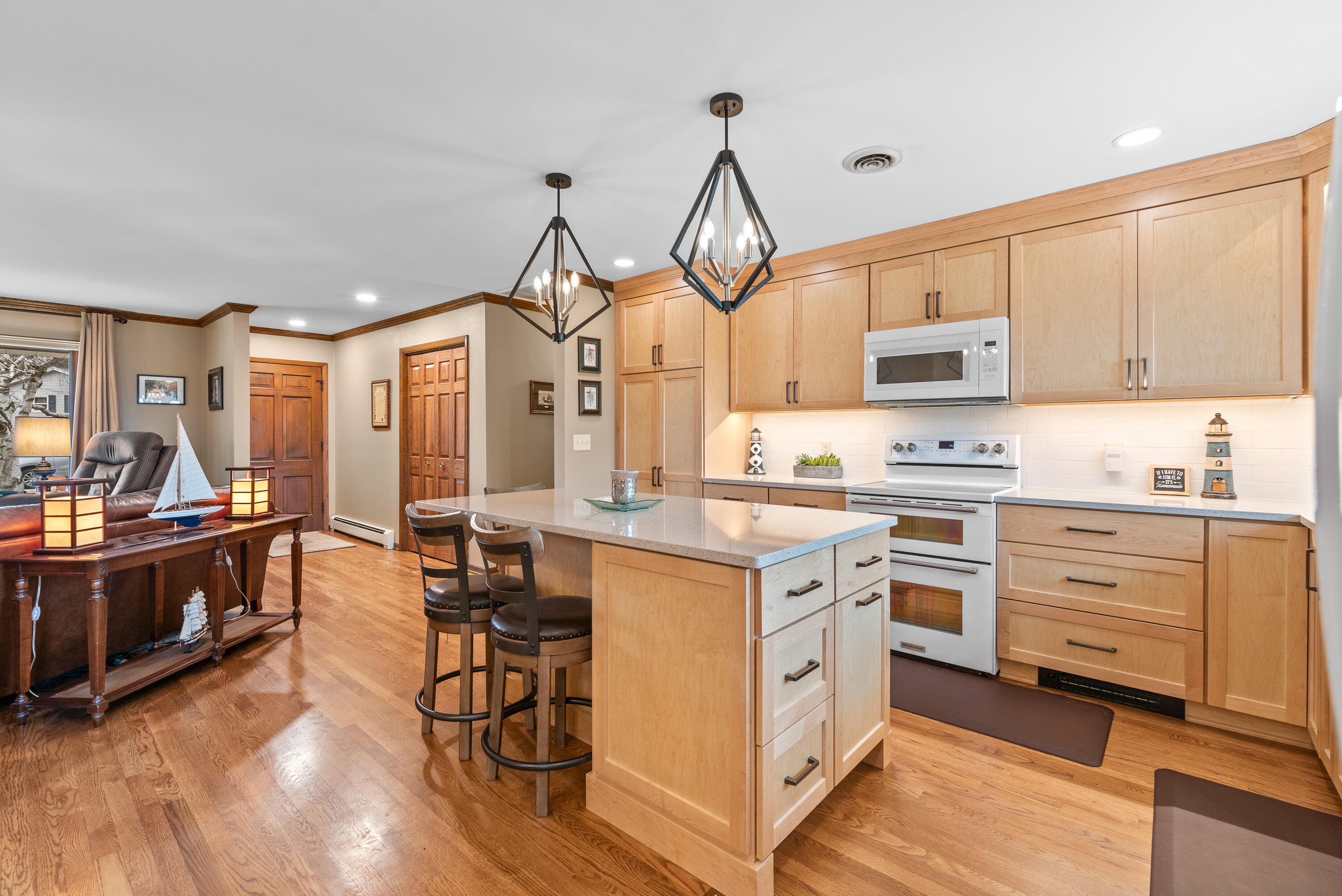 Fredonia, Wisconsin 53021, United States, 4 Bedrooms Bedrooms, ,3 BathroomsBathrooms,Residential,Pending,112652