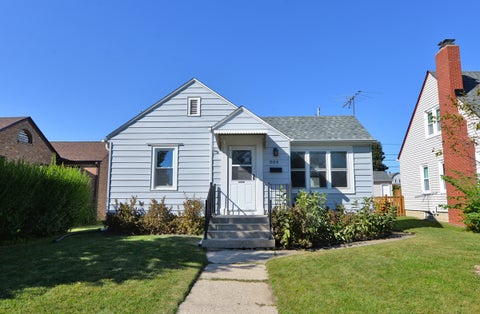 Photo of 804 Menomonee Ave, South Milwaukee, WI 53172 (MLS # 1890620)