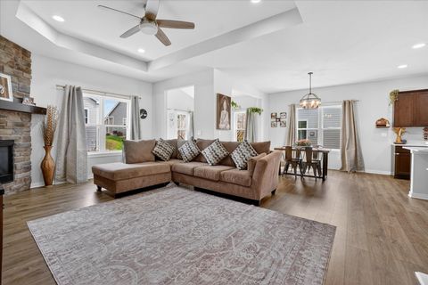 Photo of 7906 W Park Circle Way S, Franklin, WI 53132 (MLS # 1960913)