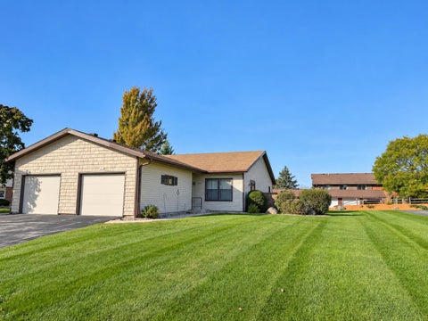 Photo of 10328 W Parkwood Dr, Franklin, WI 53132 (MLS # 1985579)