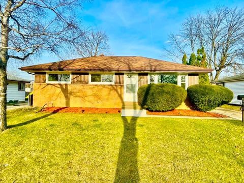 Photo of 6504 N 85th St, Milwaukee, WI 53224 (MLS # 1956254)