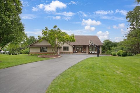 Photo of 17835 Colline Vue Ct, Brookfield, WI 53045 (MLS # 1921846)