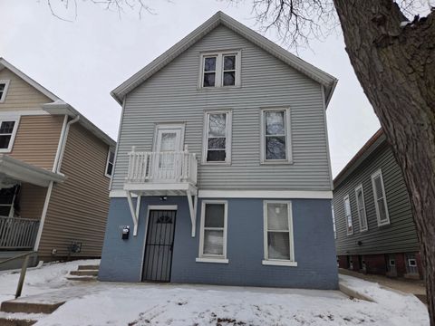 Photo of 2225 S 17th St, Milwaukee, WI 53215 (MLS # 1946281)