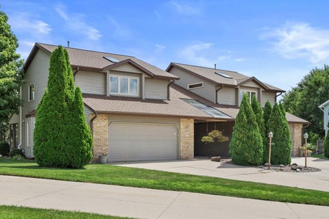 Photo of W232N6140 Teakwood Ct, Sussex, WI 53089 (MLS # 1981989)