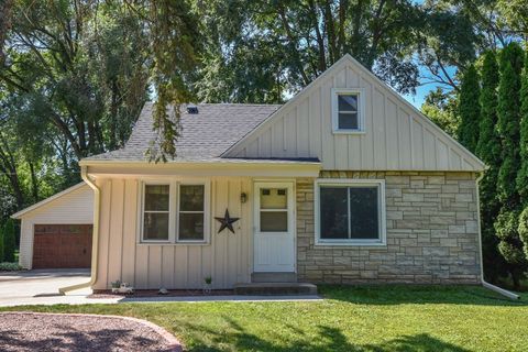 Photo of 11007 W Wells St, Wauwatosa, WI 53226 (MLS # 1933941)