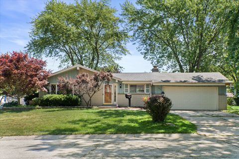 Photo of 6131 Twin Oak Dr, Greendale, WI 53129 (MLS # 1971515)
