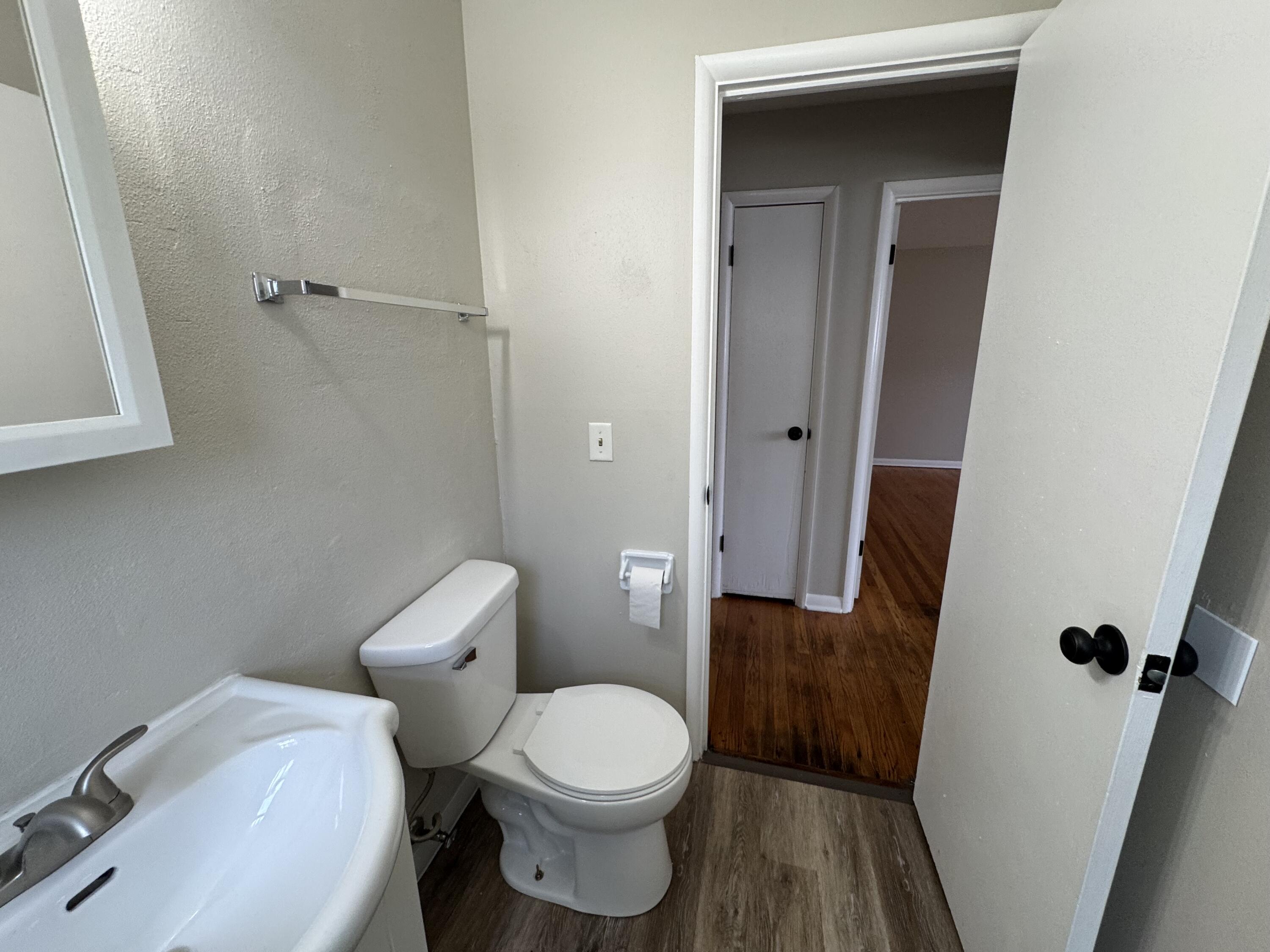 Milwaukee, Wisconsin 53225, United States, 2 Bedrooms Bedrooms, ,1 BathroomBathrooms,Residential,Active,104492