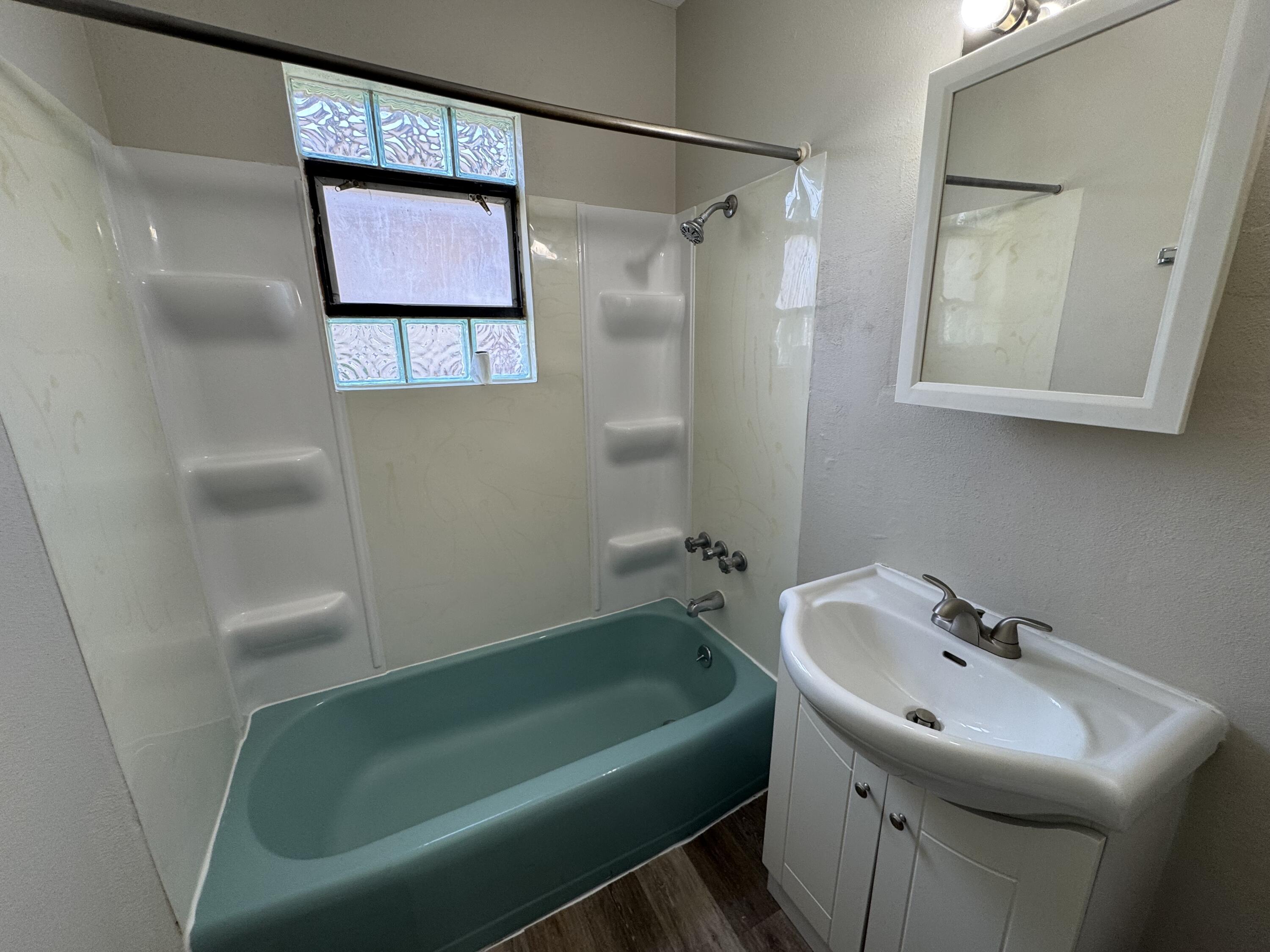 Milwaukee, Wisconsin 53225, United States, 2 Bedrooms Bedrooms, ,1 BathroomBathrooms,Residential,Active,104492