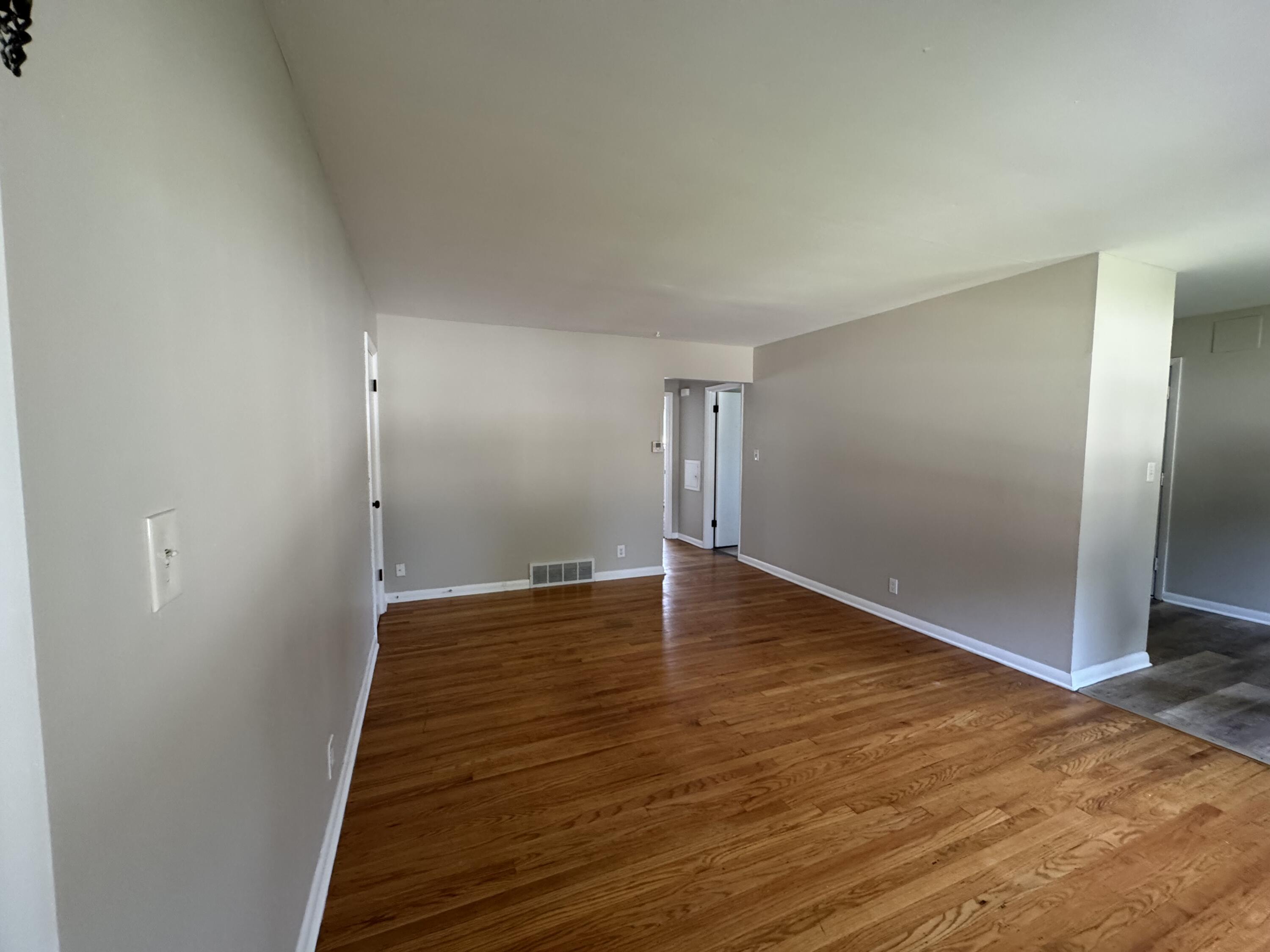 Milwaukee, Wisconsin 53225, United States, 2 Bedrooms Bedrooms, ,1 BathroomBathrooms,Residential,Active,104492