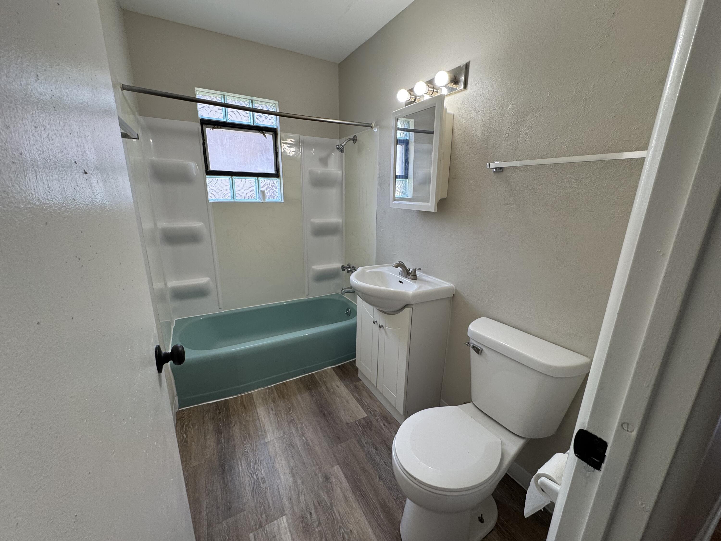 Milwaukee, Wisconsin 53225, United States, 2 Bedrooms Bedrooms, ,1 BathroomBathrooms,Residential,Active,104492