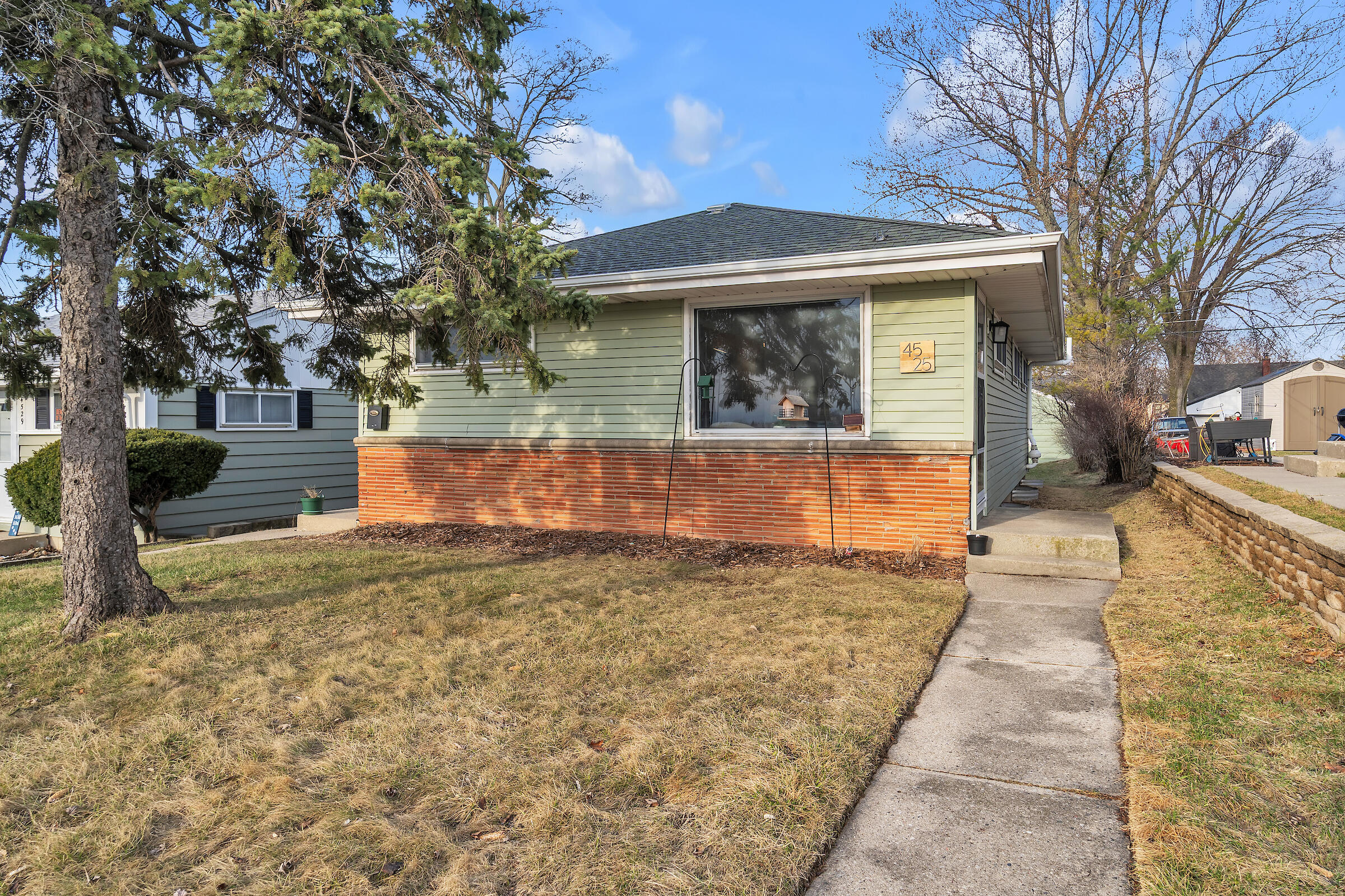 Milwaukee, Wisconsin 53207, United States, 3 Bedrooms Bedrooms, ,3 BathroomsBathrooms,Residential,Active,94366