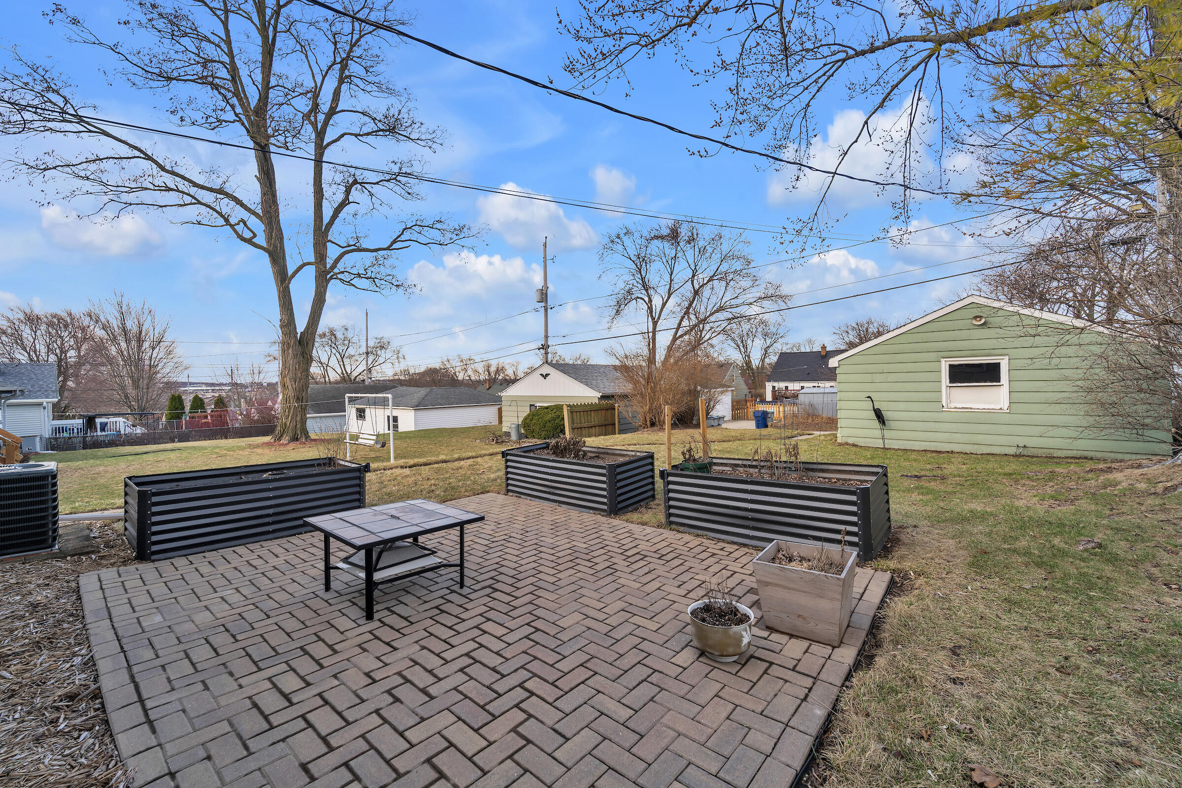 Milwaukee, Wisconsin 53207, United States, 3 Bedrooms Bedrooms, ,3 BathroomsBathrooms,Residential,Active,94366