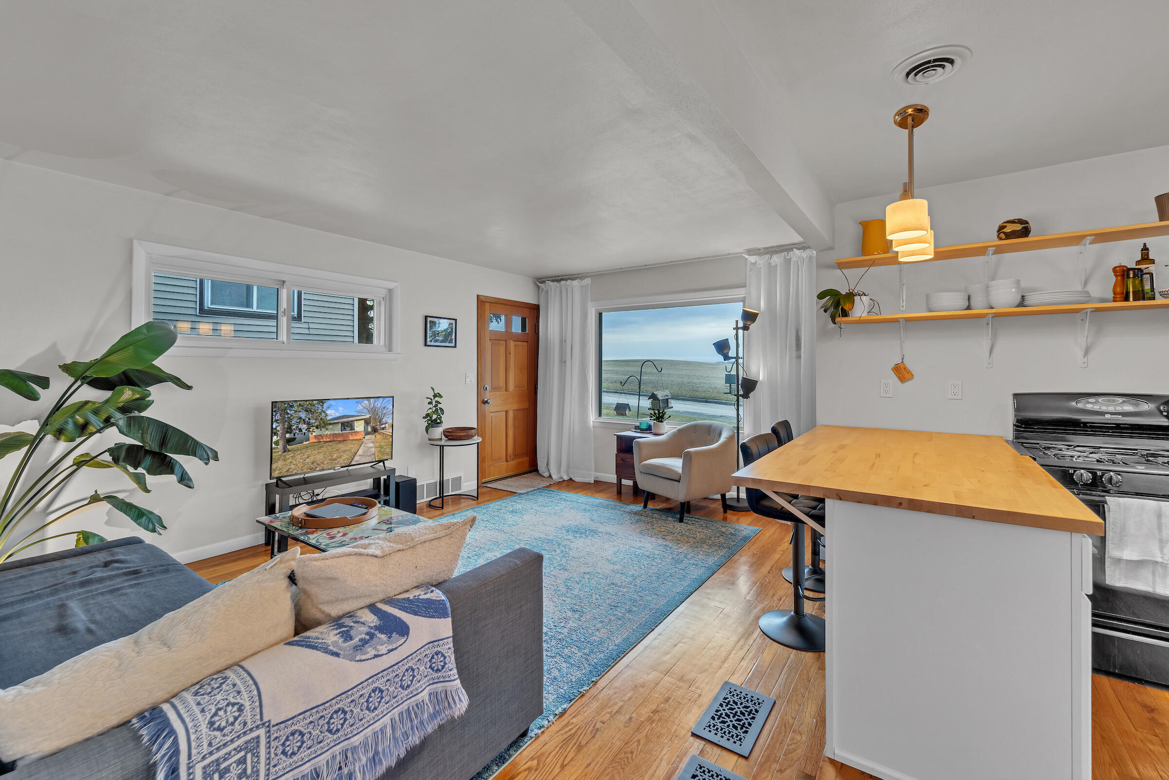 Milwaukee, Wisconsin 53207, United States, 3 Bedrooms Bedrooms, ,3 BathroomsBathrooms,Residential,Active,94366