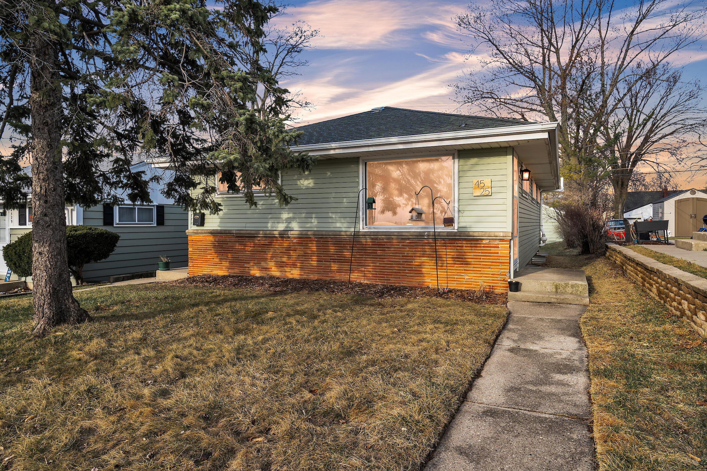 Milwaukee, Wisconsin 53207, United States, 3 Bedrooms Bedrooms, ,3 BathroomsBathrooms,Residential,Active,94366