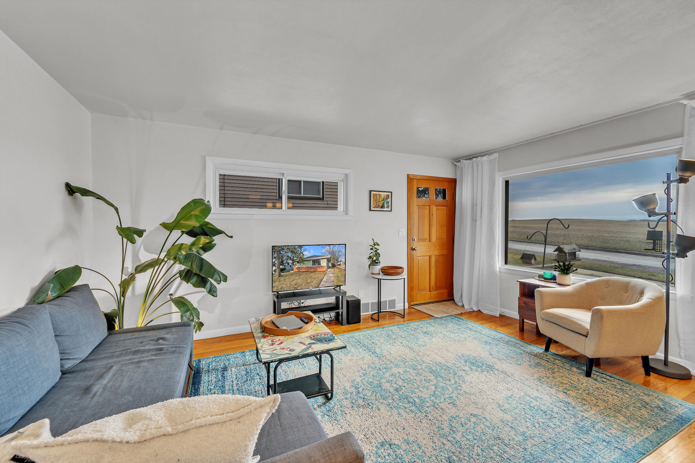 Milwaukee, Wisconsin 53207, United States, 3 Bedrooms Bedrooms, ,3 BathroomsBathrooms,Residential,Active,94366