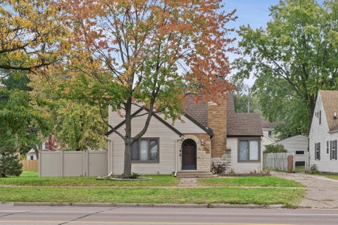 Photo of 1005 Losey Blvd, La Crosse, WI 54601 (MLS # 1985120)
