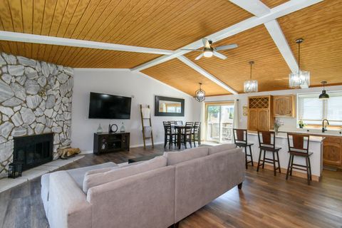 Photo of 5422 Somerset Ln S, Greenfield, WI 53221 (MLS # 1939614)