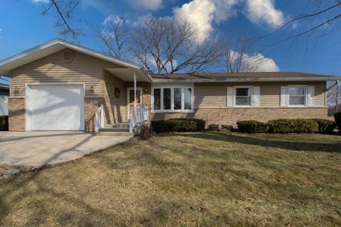 Photo of 905 Sand St, Watertown, WI 53098 (MLS # 1951947)