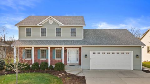 Photo of 227 Shore Cir, Oconomowoc, WI 53066 (MLS # 1950013)