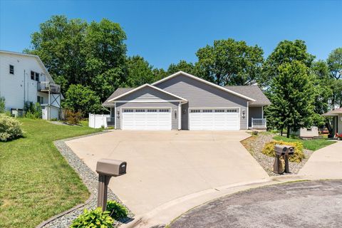 Photo of 1023 Lincoln St, Onalaska, WI 54650 (MLS # 1968824)