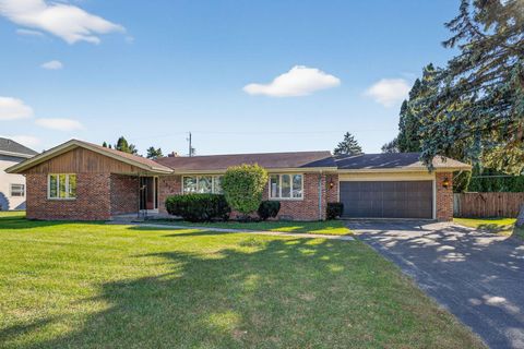 Photo of 1519 Tiffany Dr, Caledonia, WI 53402 (MLS # 1939542)