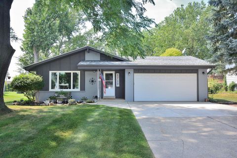 Photo of 9051 S Carollton Dr, Oak Creek, WI 53154 (MLS # 1930230)