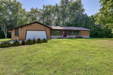 Photo of 10133 N Meadow Ln, Mequon, WI 53092 (MLS # 1928377)