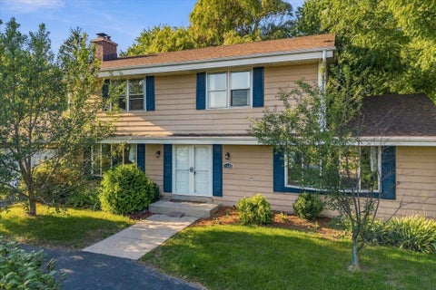Photo of 11145 N Riverland Ct, Mequon, WI 53092 (MLS # 1982308)