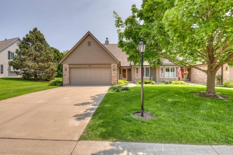 Photo of 630 S Stonehedge Dr, Brookfield, WI 53045 (MLS # 1920414)