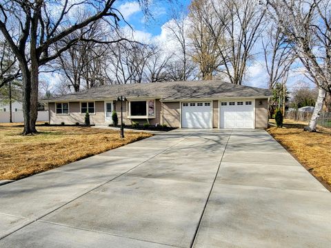 Photo of 14408 W Kostner Ln, New Berlin, WI 53151 (MLS # 1957329)