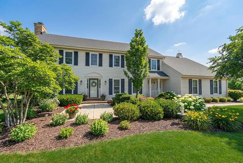 Photo of 12714 N Meadow Cir W, Mequon, WI 53092 (MLS # 1951380)