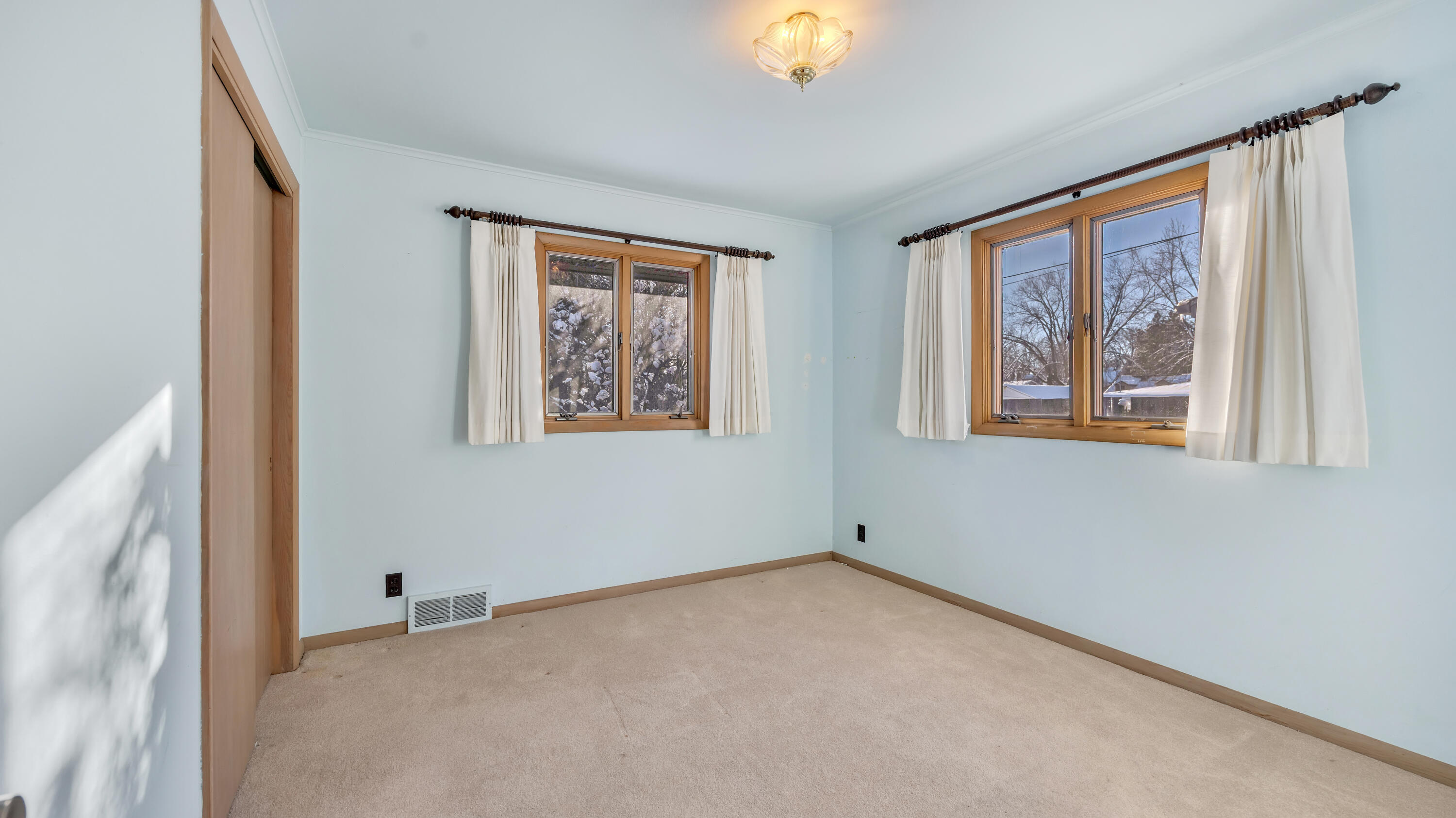 Sheboygan Falls, Wisconsin 53085, United States, 2 Bedrooms Bedrooms, ,2 BathroomsBathrooms,Residential,Active,252509