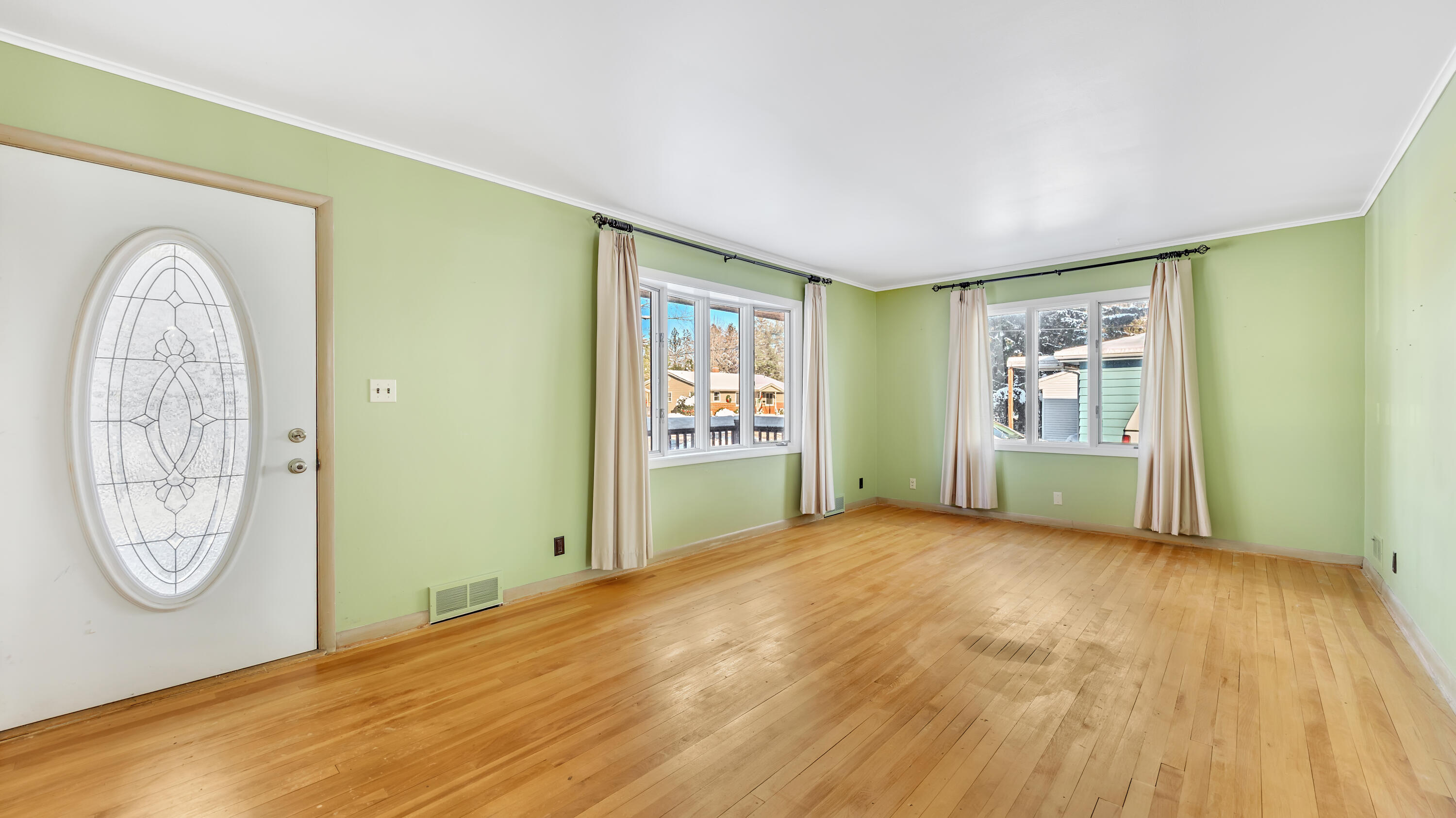 Sheboygan Falls, Wisconsin 53085, United States, 2 Bedrooms Bedrooms, ,2 BathroomsBathrooms,Residential,Active,252509