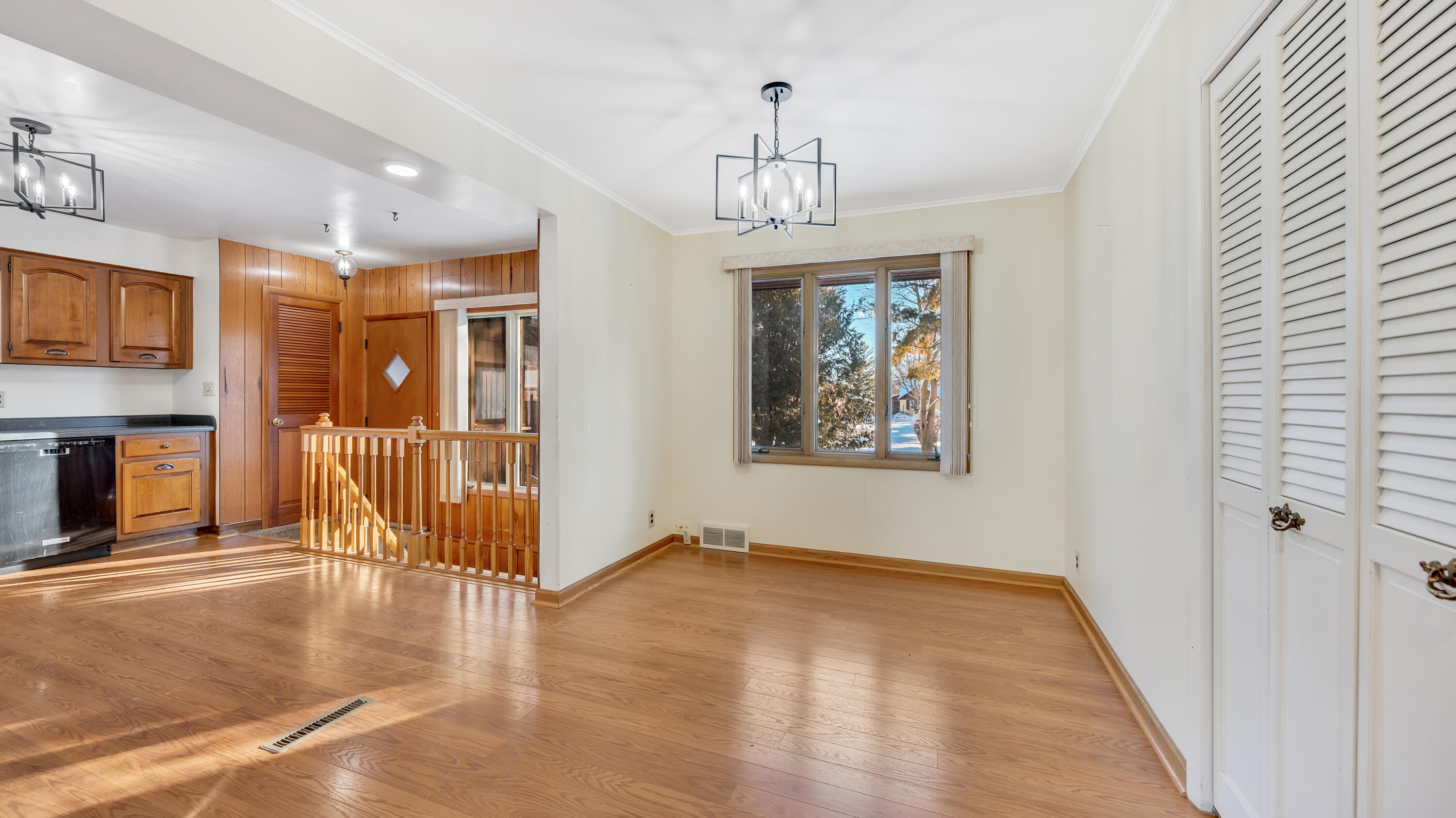 Sheboygan Falls, Wisconsin 53085, United States, 2 Bedrooms Bedrooms, ,2 BathroomsBathrooms,Residential,Active,252509