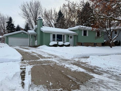 Photo of 804 Forest Ave, Fond Du Lac, WI 54935 (MLS # 1945118)