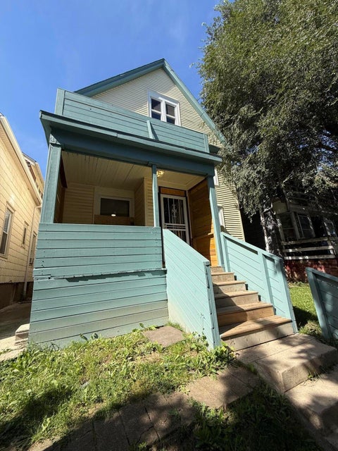 Photo of 2123 N 33rd St, Milwaukee, WI 53208 (MLS # 1984180)