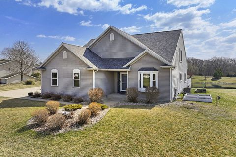 Photo of W5071 W Clearwater Ln, Sugar Creek, WI 53121 (MLS # 1955871)