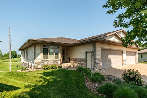 Photo of 1251 Bentgrass Ct, Onalaska, WI 54650 (MLS # 1974123)