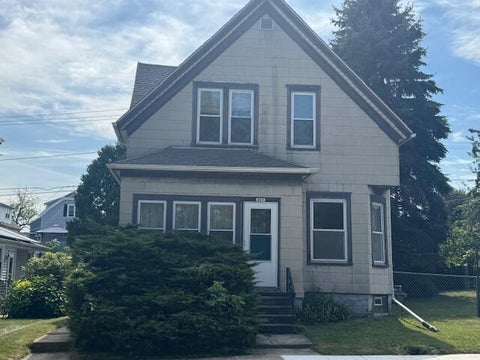 Photo of 427 Michigan Ave, South Milwaukee, WI 53172 (MLS # 1934484)