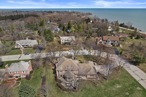 Photo of 130 Lamplighter Ln, Wind Point, WI 53402 (MLS # 1956093)