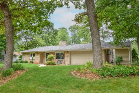 Photo of 2417 N 117th St, Wauwatosa, WI 53226 (MLS # 1981040)