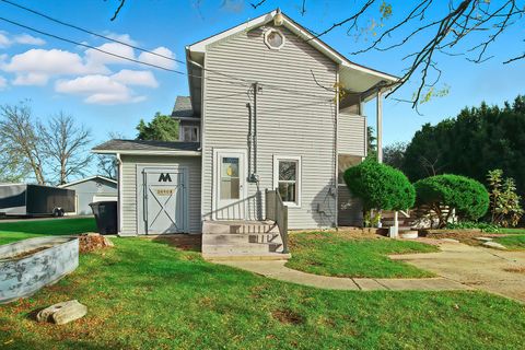 Photo of 24408 60th Pl, Paddock Lake, WI 53168 (MLS # 1940570)