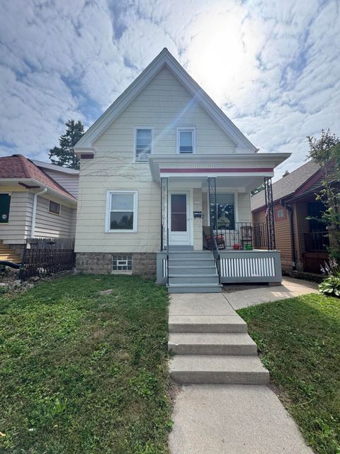 Photo of 3222 N Newhall St, Milwaukee, WI 53211 (MLS # 1928917)