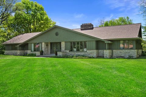 Photo of 9011 W Meadow Ln, Franklin, WI 53132 (MLS # 1918425)