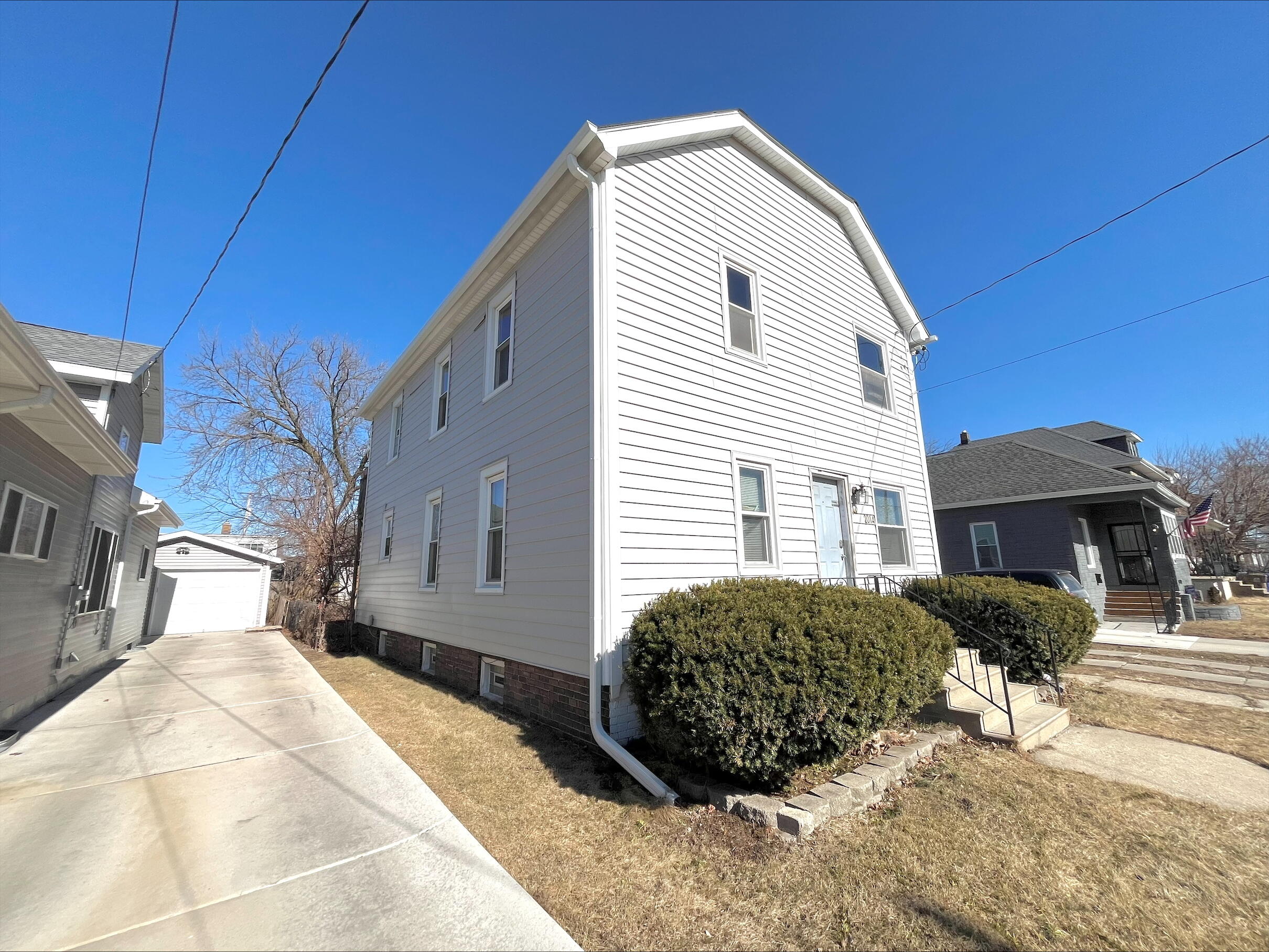 Kenosha, Wisconsin 53140, United States, 4 Bedrooms Bedrooms, ,2 BathroomsBathrooms,Residential,Pending,6386