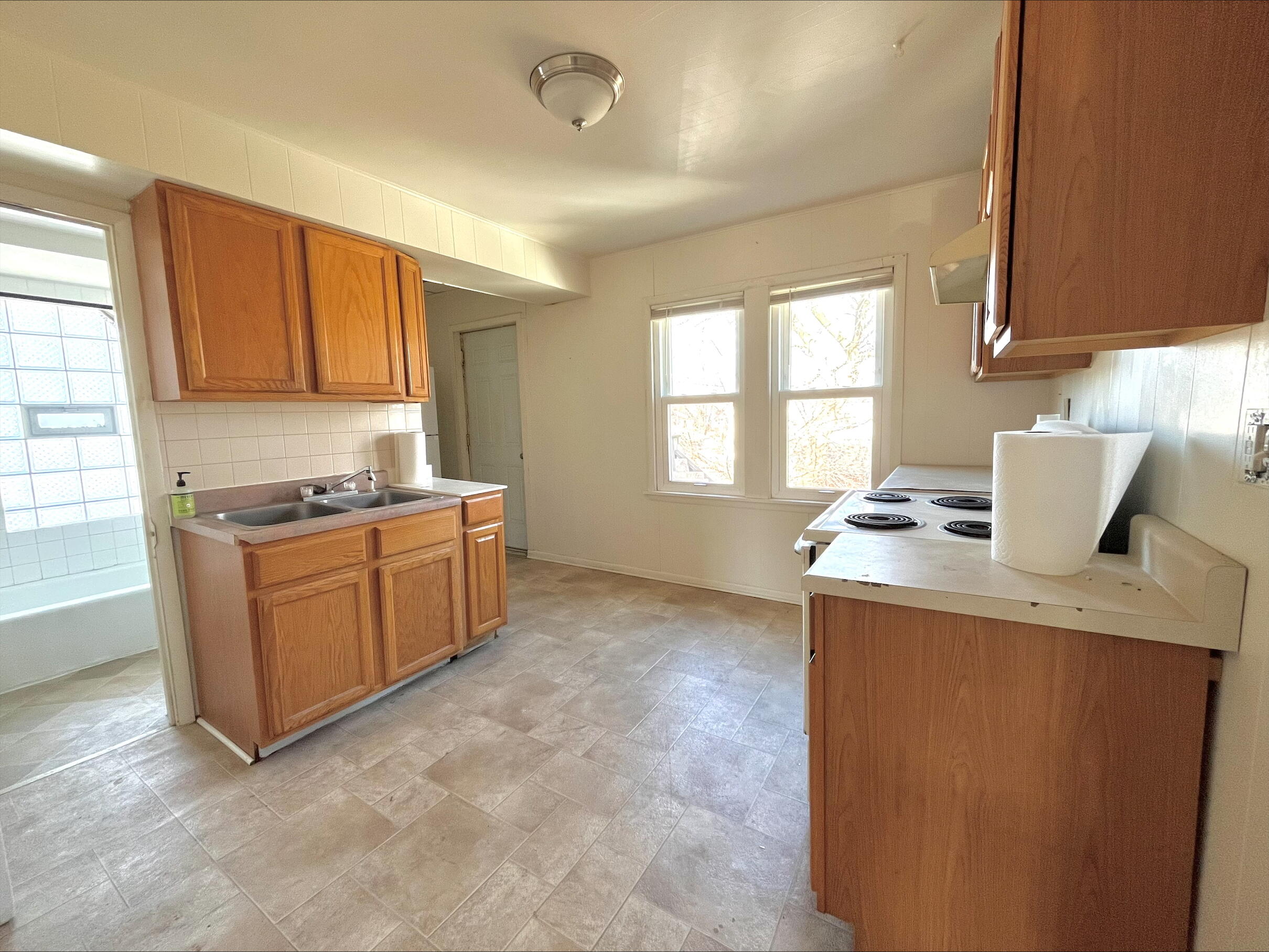 Kenosha, Wisconsin 53140, United States, 4 Bedrooms Bedrooms, ,2 BathroomsBathrooms,Residential,Pending,6386