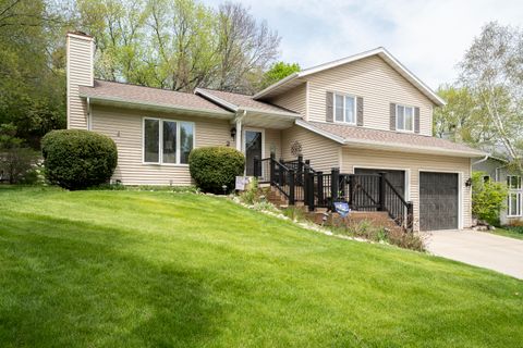 Photo of 204 Cambridge Ave, Waukesha, WI 53188 (MLS # 1960778)